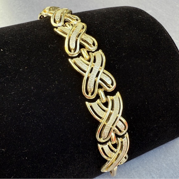 Mid-Century X Link Gold Tone Vintage Braided Bracelet 7in - Picture 10 of 14